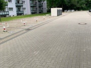 PKW-Stellplatz mit Sperrbügel