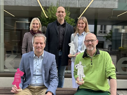 Gruppenbild mit Vorstand der Wohnstätte